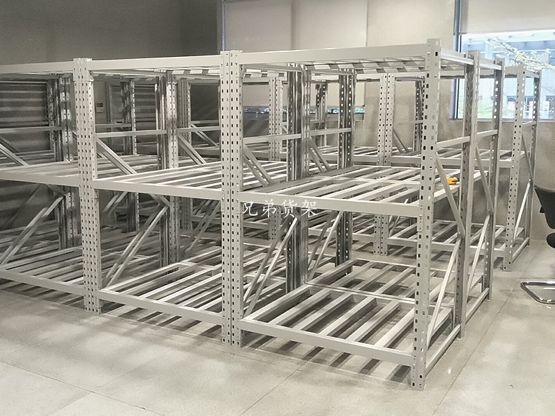 深圳輕型倉儲(chǔ)貨架介紹，輕型貨架多少錢？