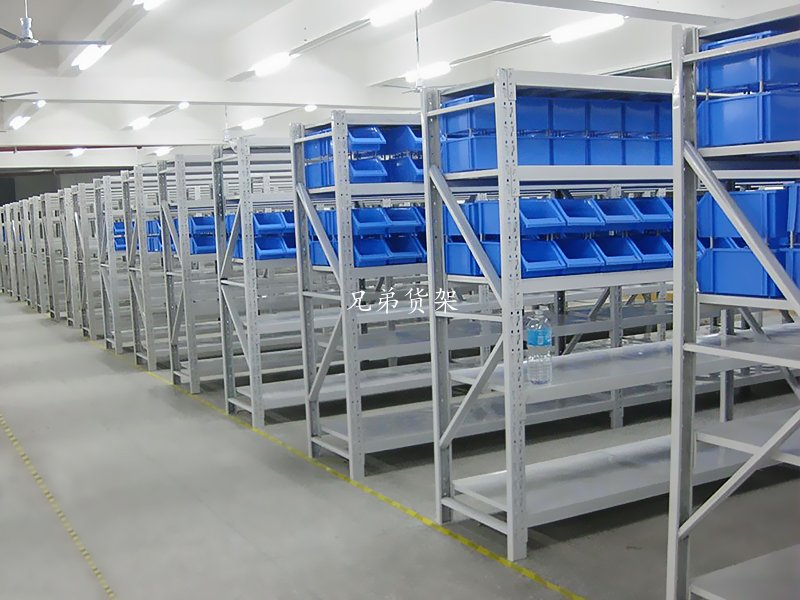 選購中型倉儲貨架時,看重價格還是質量